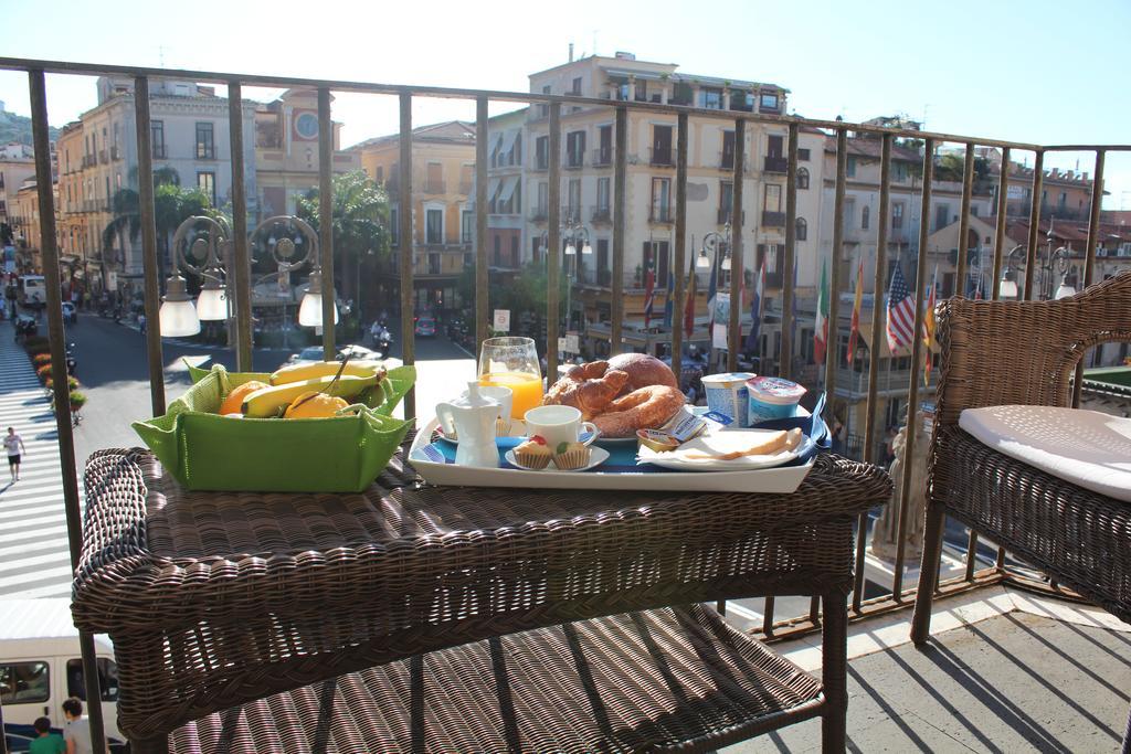 Piazza Tasso B&B Relais Сорренто Экстерьер фото