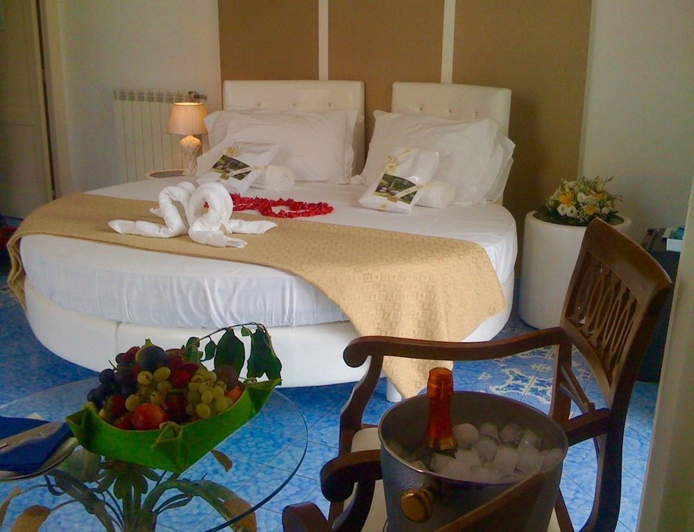 Piazza Tasso B&B Relais Сорренто Экстерьер фото