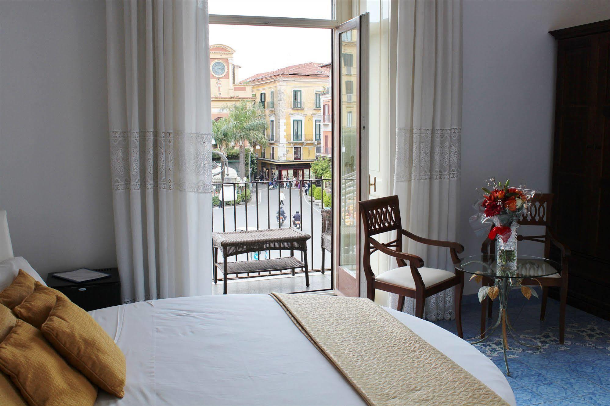 Piazza Tasso B&B Relais Сорренто Экстерьер фото