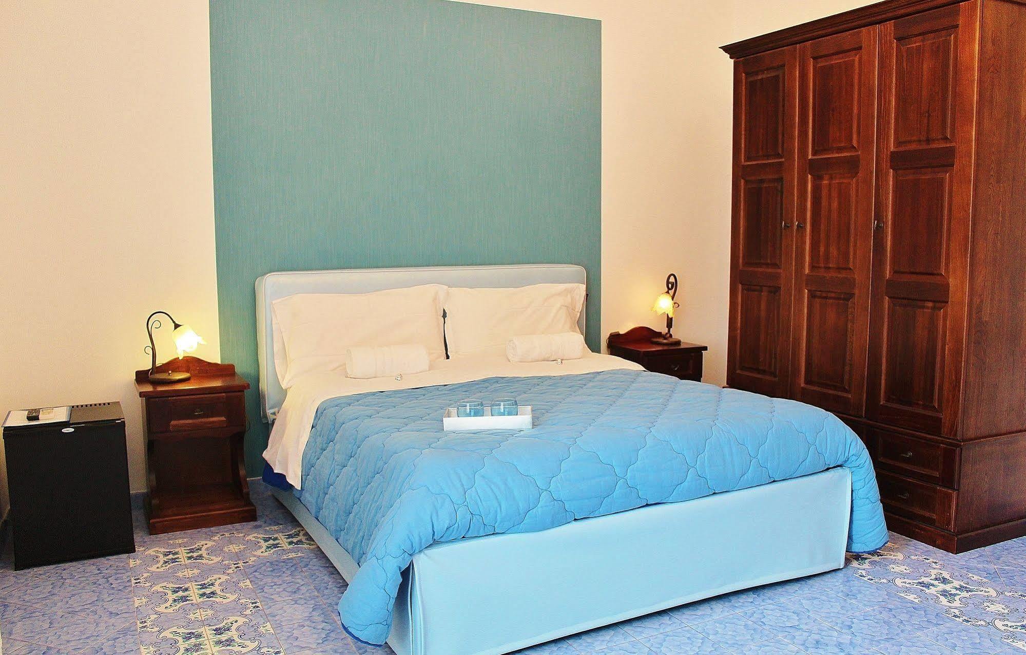 Piazza Tasso B&B Relais Сорренто Экстерьер фото